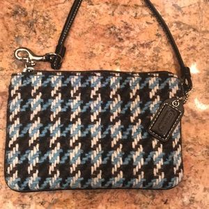 Wristlet coach